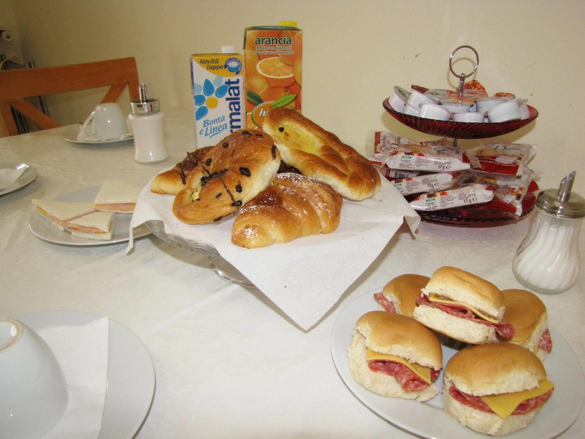 Holiday Sunny Roma B&B Εξωτερικό φωτογραφία